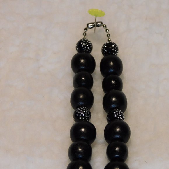 Black Beaded Necklace - Picture 4 of 13